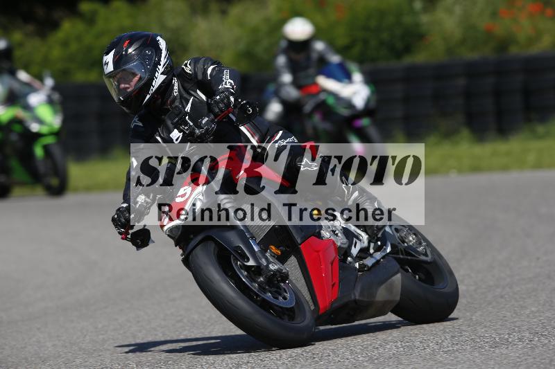 /Archiv-2024/29 12.06.2024 MOTO.CH Track Day ADR/Gruppe blau/35